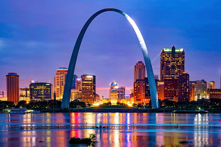 Gateway Arch skyline at night